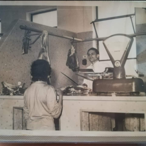 Mio padre Aldo al box del mercato